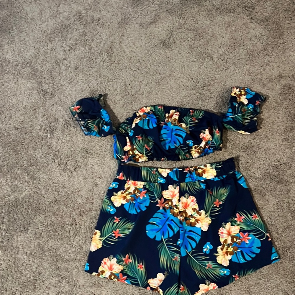 Women’s Vacay short set size 1XL